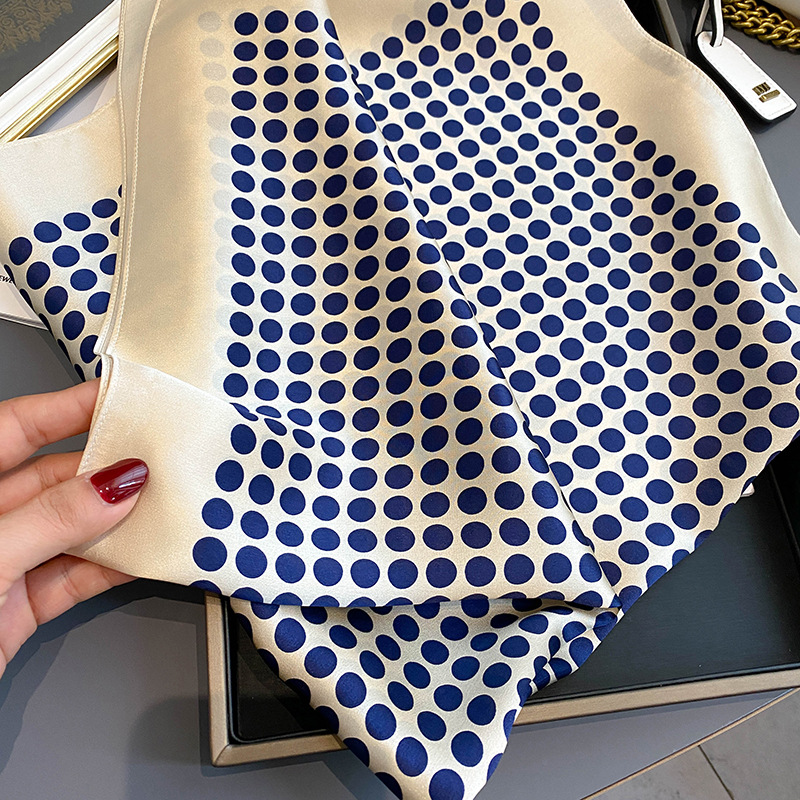 Assia Foulard (100% Seta - 68cm)