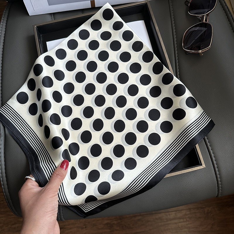 Pois Black Foulard (100% Seta - 68cm)