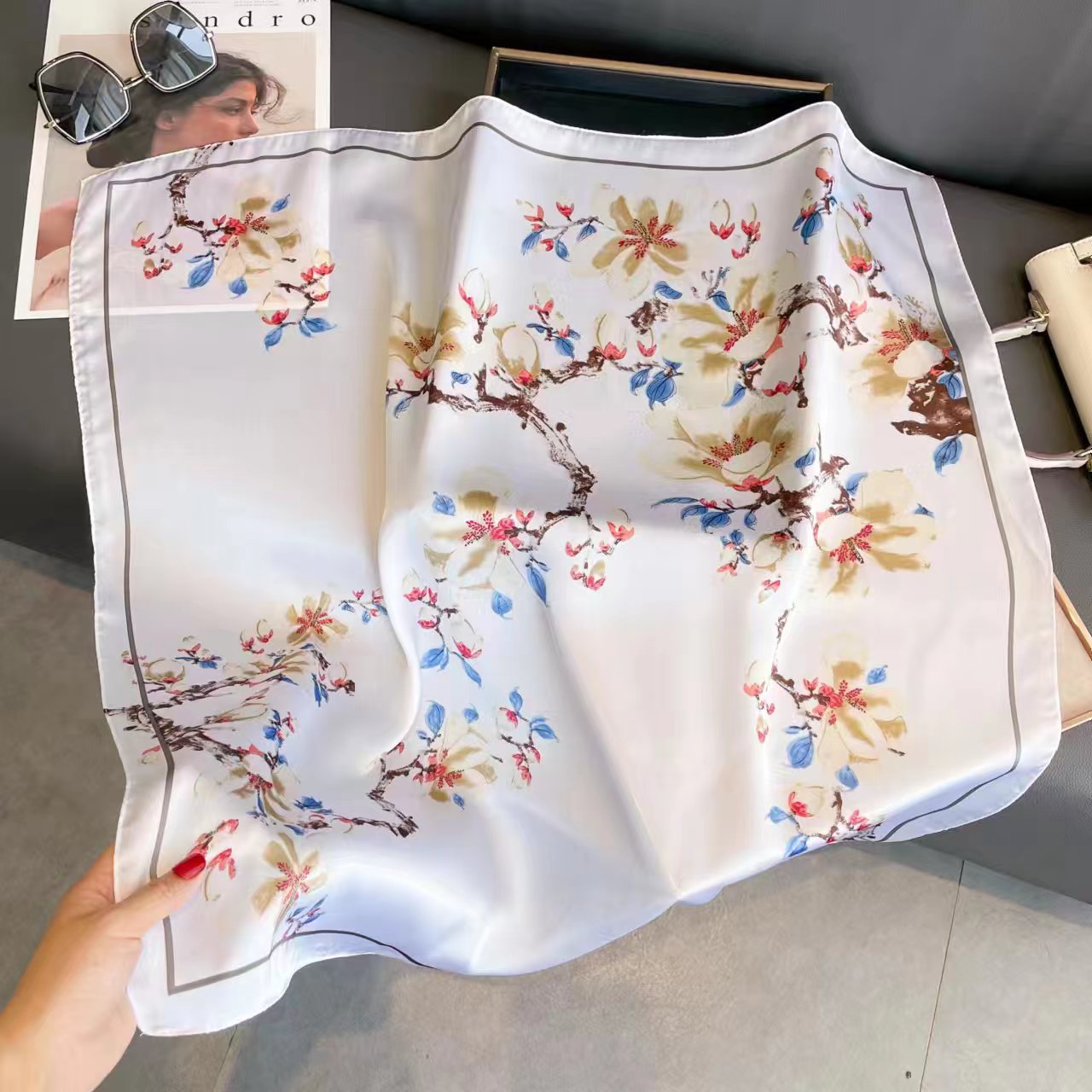 Yana Foulard (100 % silke - 68 cm)