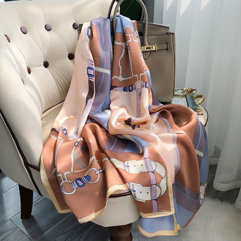 Charlotte Foulard (175cm - 100% Seta)