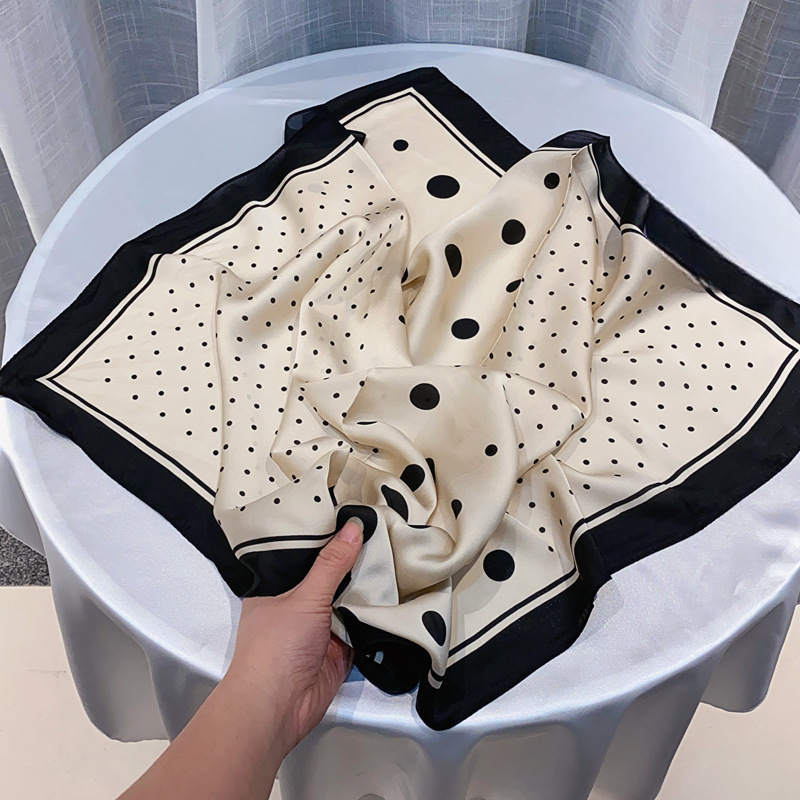Liza Foulard (100 % silke - 70 cm)