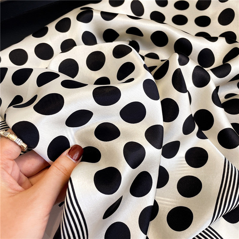 Pois Black Foulard (100% Silke - 68cm)