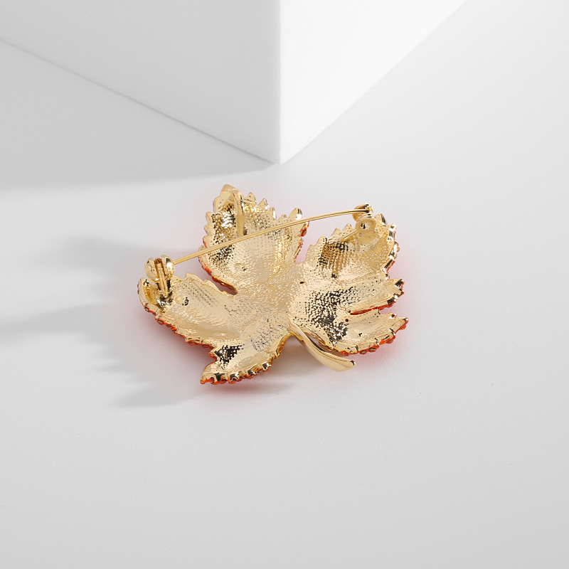 Foglia Broche (Kristallen)