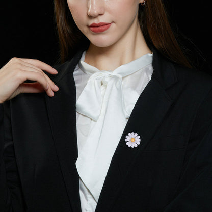 Daisy brooch worn on a blazer, detail