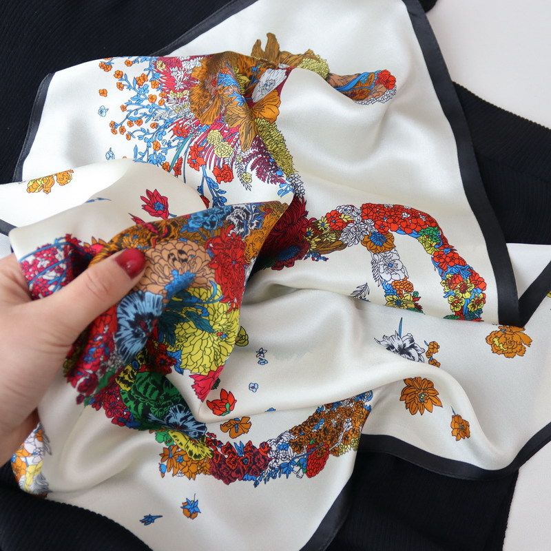 Helvira Foulard (100% Zijde - 68cm)