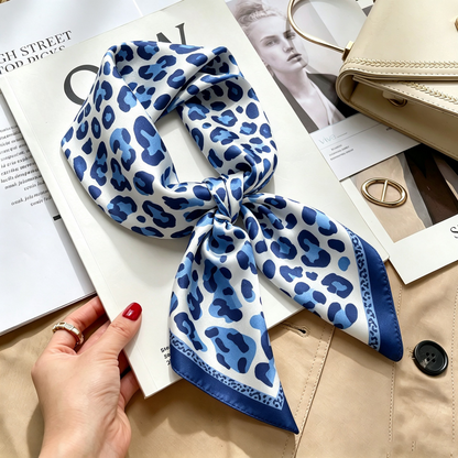 Blue Leopard Foulard (100% Silke - 68cm)