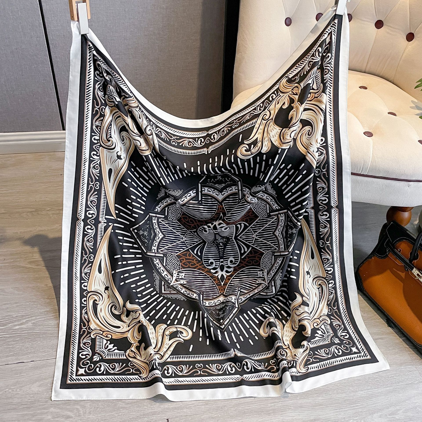 Carty Foulard (88cm – 100 % Seide)