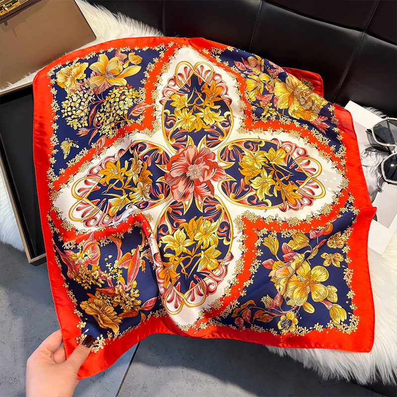 Derya Foulard (100% Seide - 68cm)