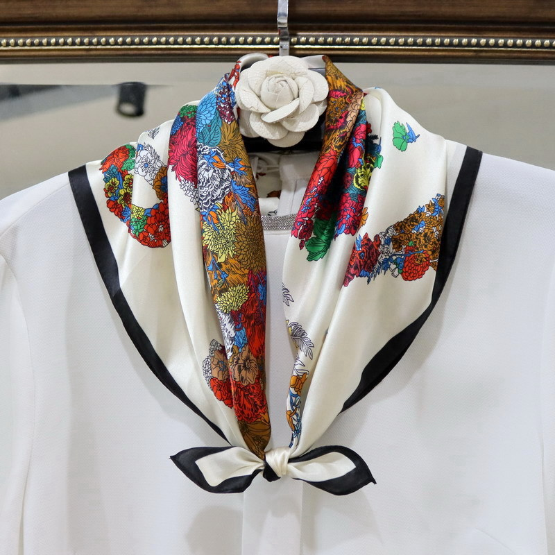 Helvira Foulard (100% Zijde - 68cm)