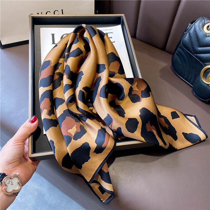 Leo Foulard (100% Zijde - 68cm)