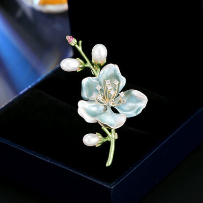Magnolia brooch with freshwater pearls - blue