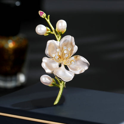 Magnolia brooch with freshwater pearls - white