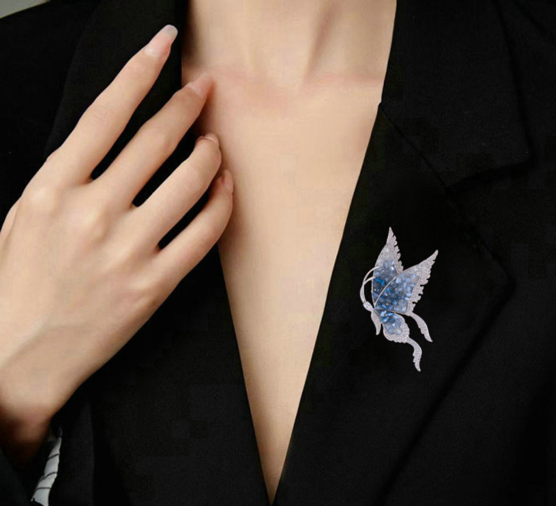 Vanessa-broche (Roze of blauwe zirkonia's)