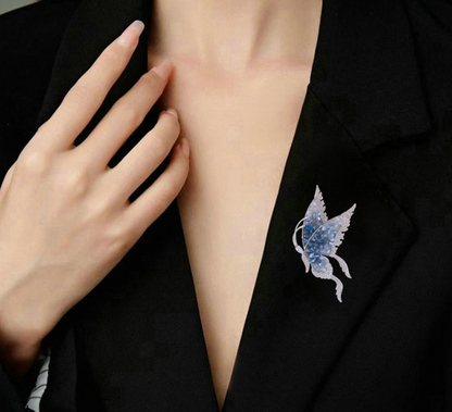Vanessa-broche (Roze of blauwe zirkonia's)