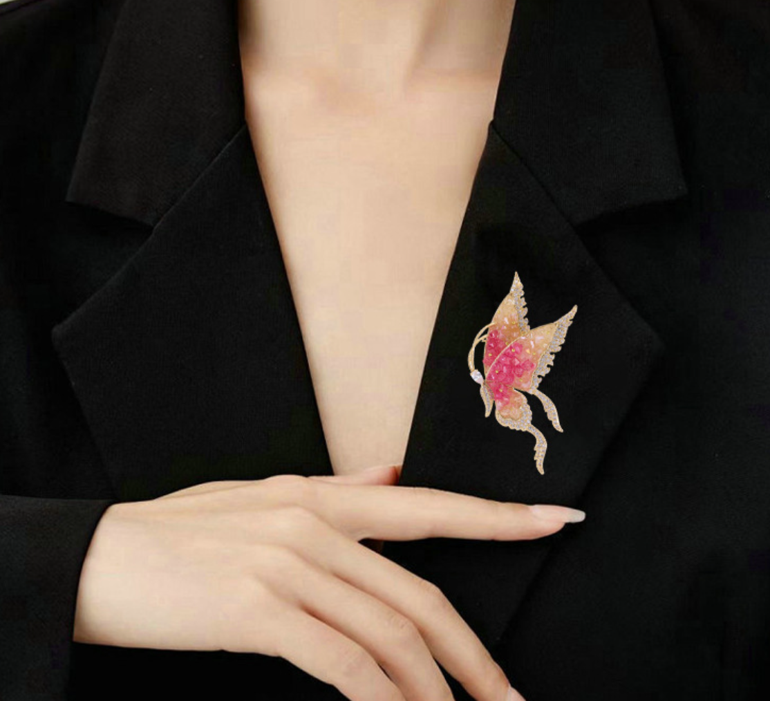 Vanessa-broche (Roze of blauwe zirkonia's)