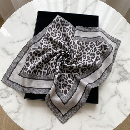 Leo Grey Foulard (100% Jedwab - 68cm)